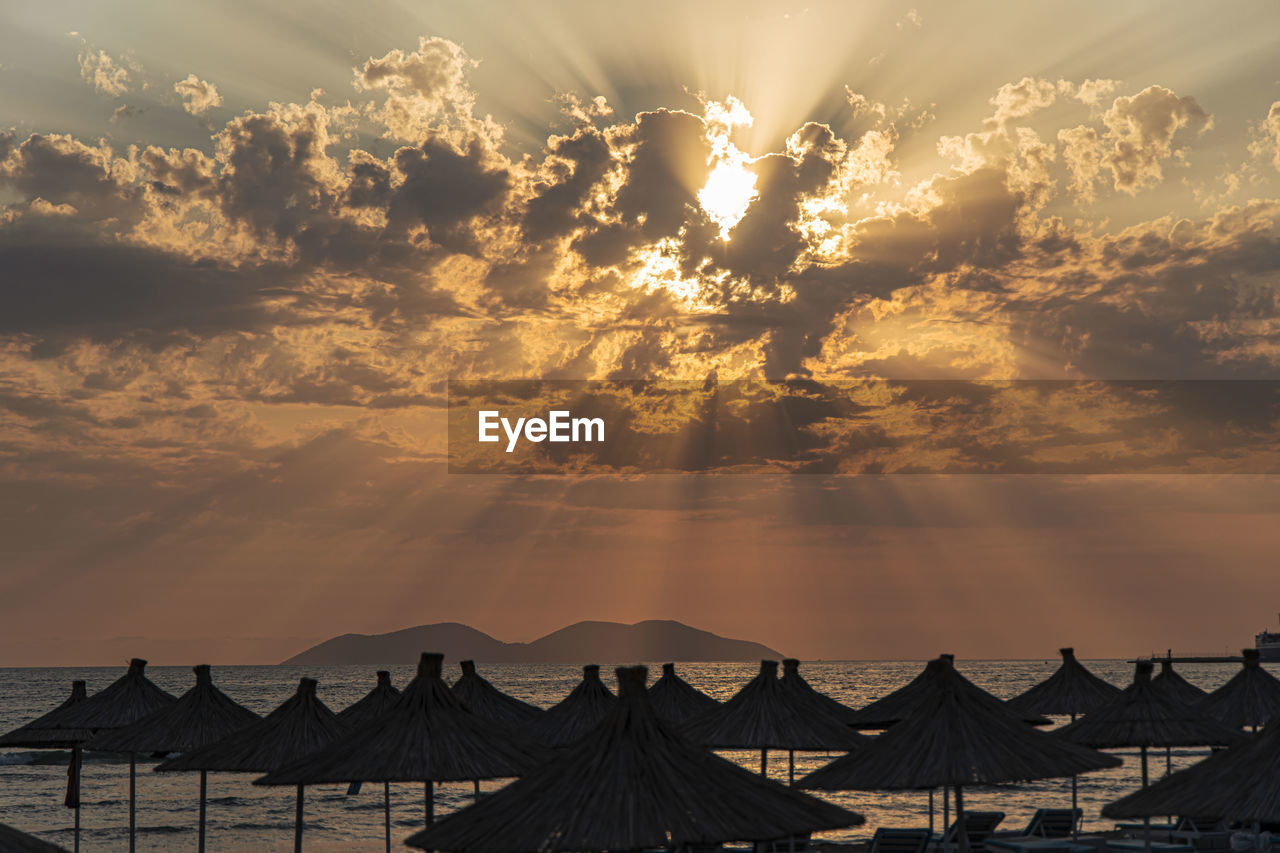 SCENIC VIEW OF SUNSET OVER SILHOUETTE MOUNTAINS