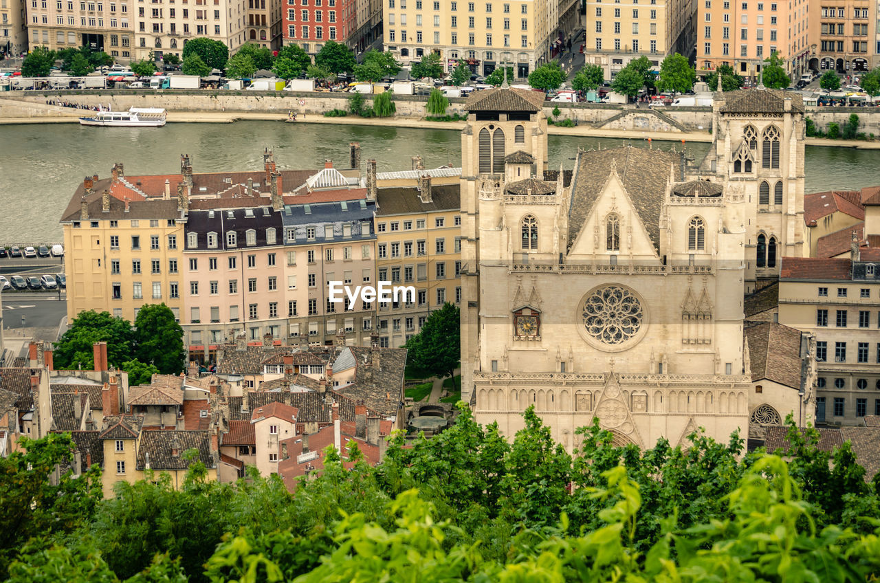 VIEW OF OLD BUILDINGS IN CITY