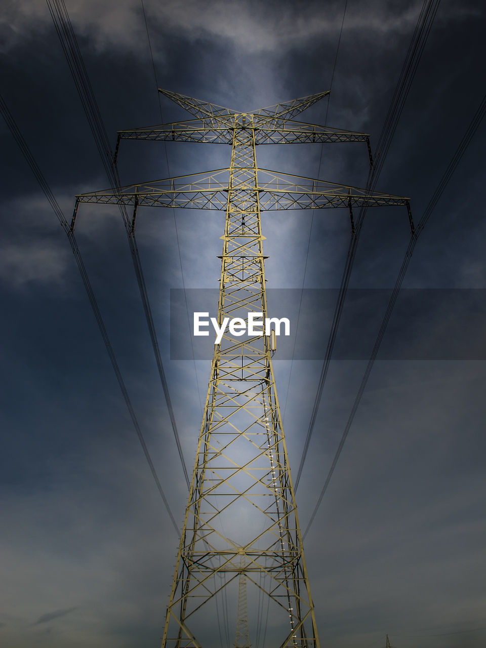 LOW ANGLE VIEW OF ELECTRICITY PYLON AGAINST CLOUDY SKY