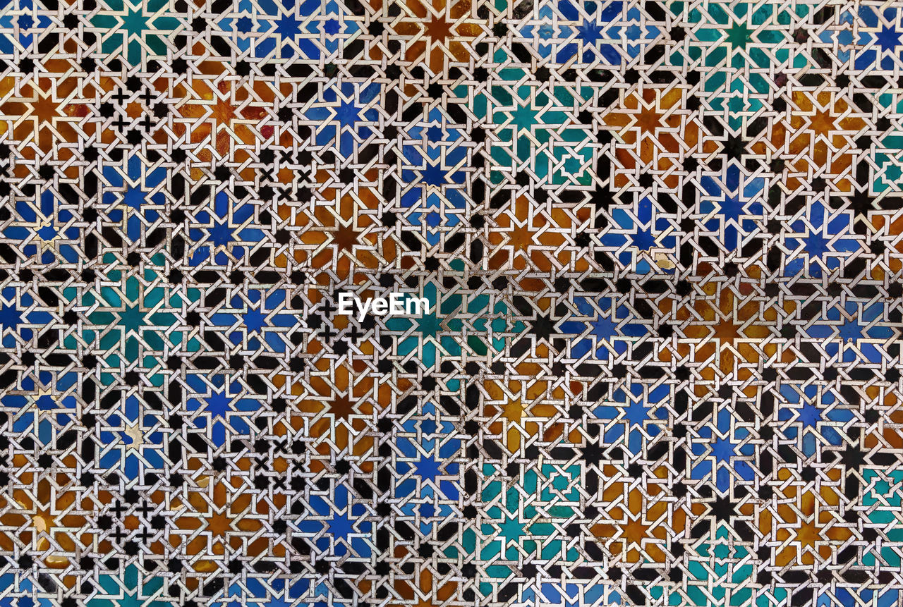 FULL FRAME SHOT OF PATTERNED WALL