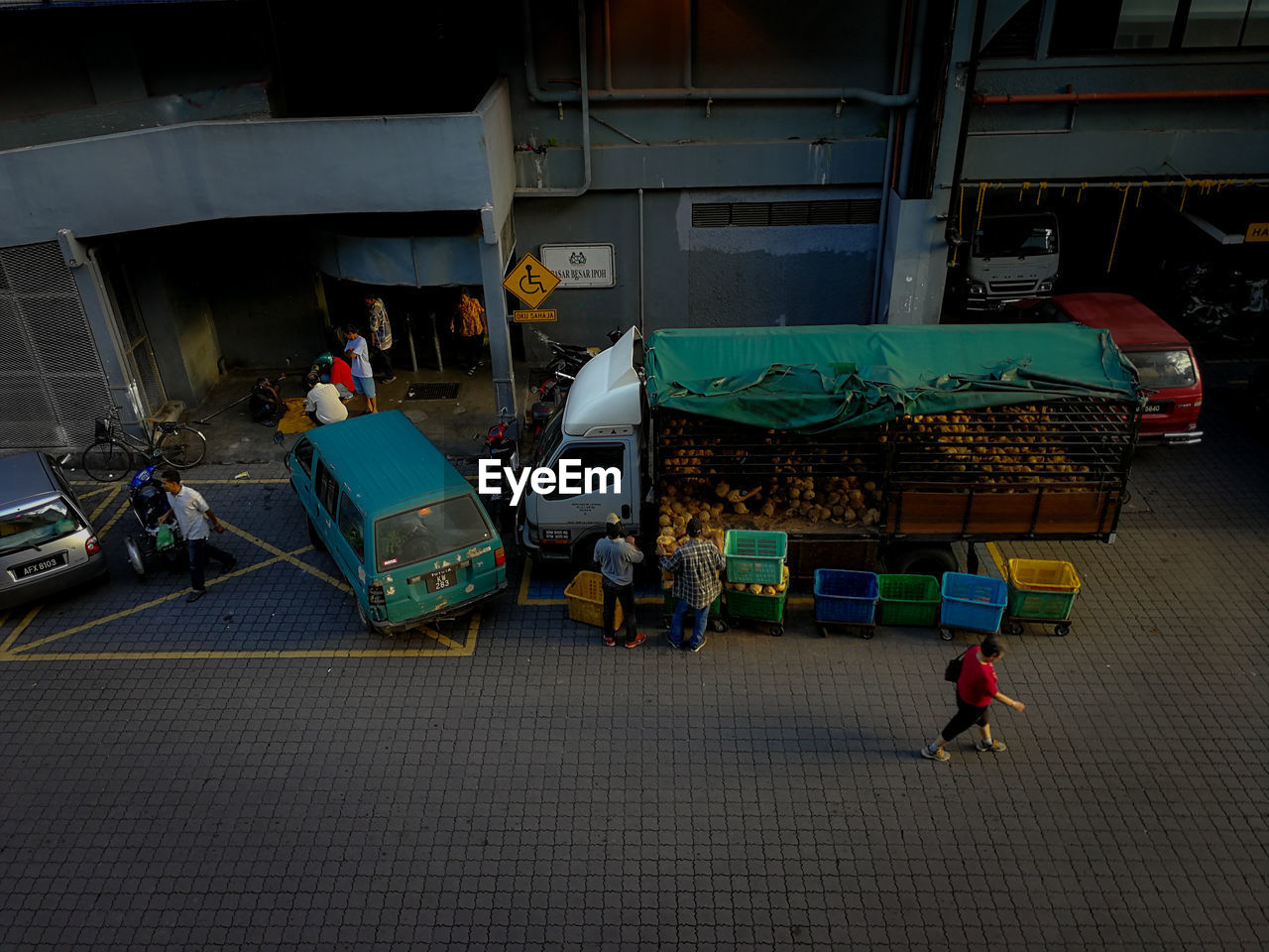 HIGH ANGLE VIEW OF PEOPLE AT ROAD