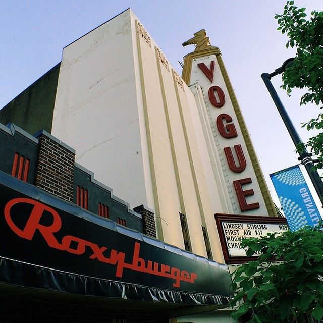 LOW ANGLE VIEW OF BUILDINGS IN CITY