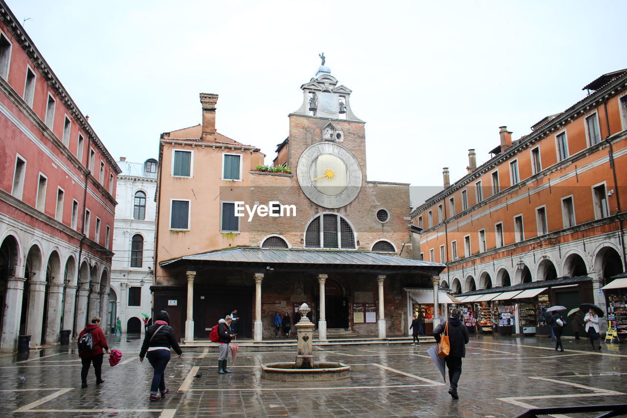 GROUP OF PEOPLE IN HISTORIC BUILDING