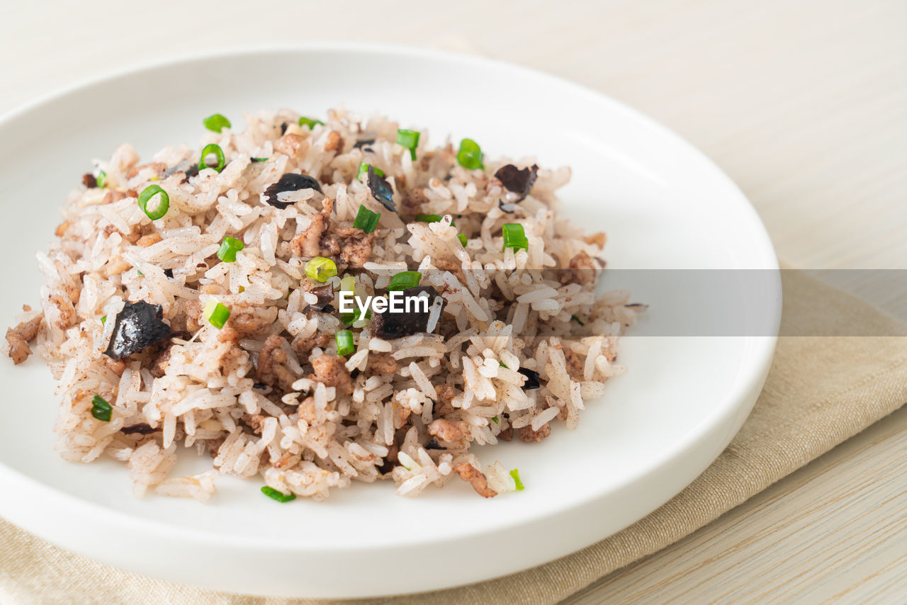 CLOSE-UP OF MEAL SERVED IN PLATE