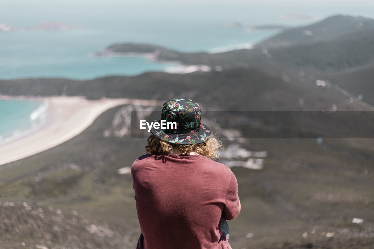 REAR VIEW OF WOMAN LOOKING AT MOUNTAIN VIEW