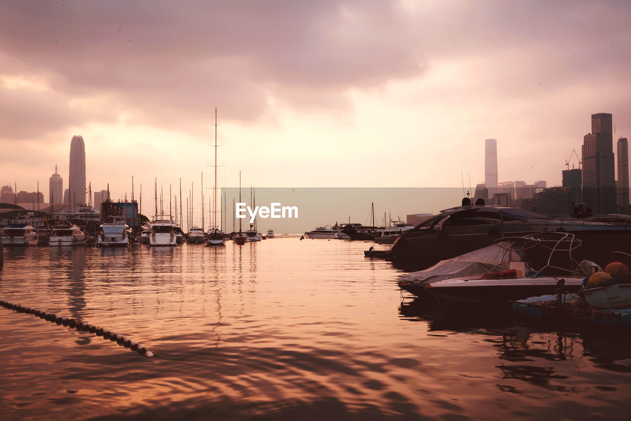 Sunset boats in victoria harbor