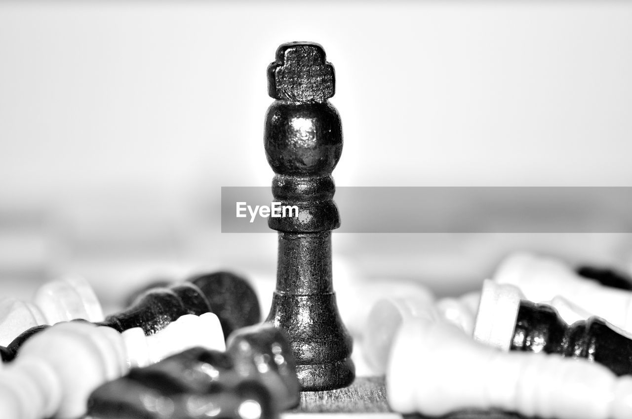 CLOSE-UP OF CHESS PIECES