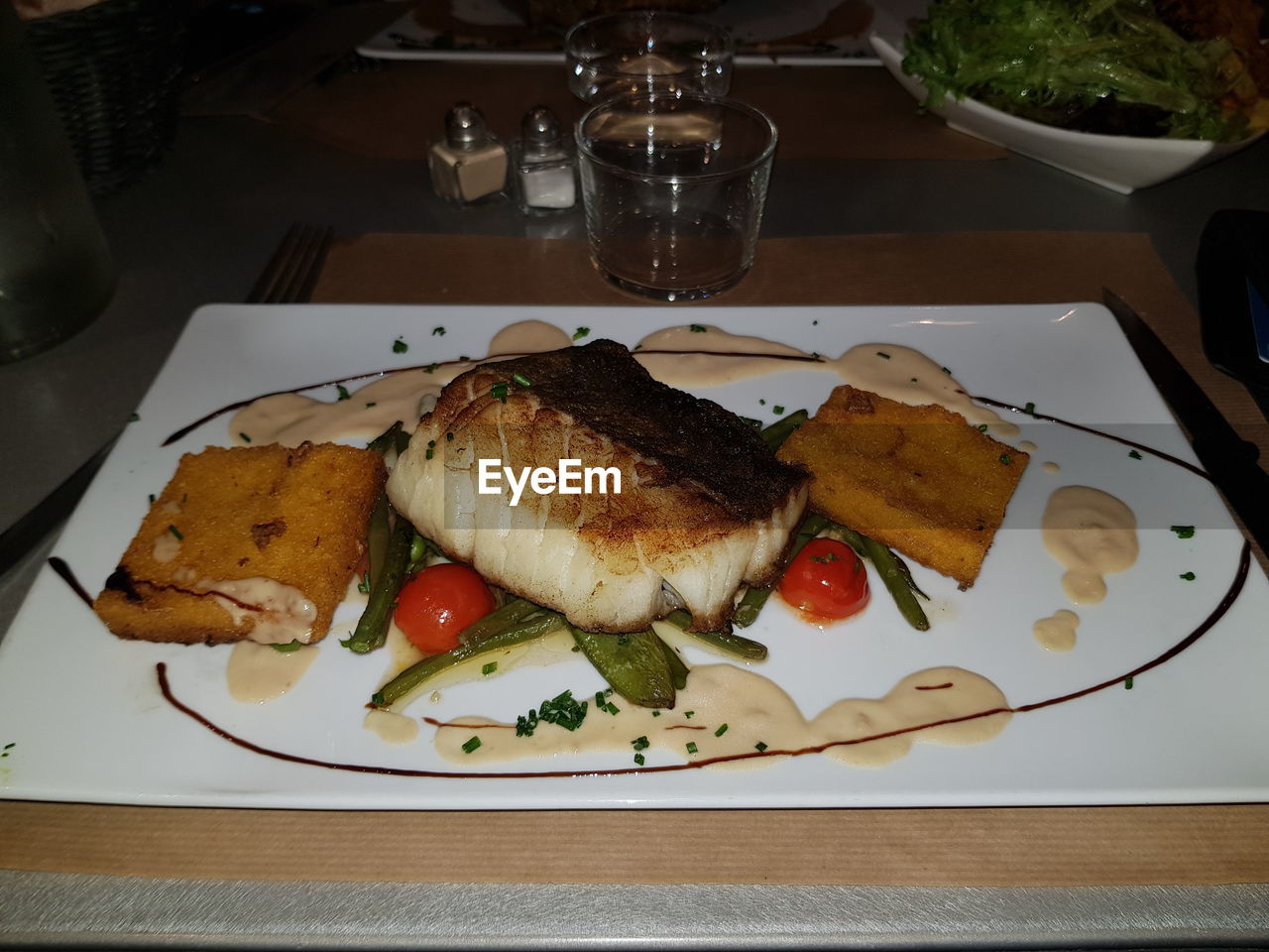 CLOSE-UP OF FOOD ON TABLE