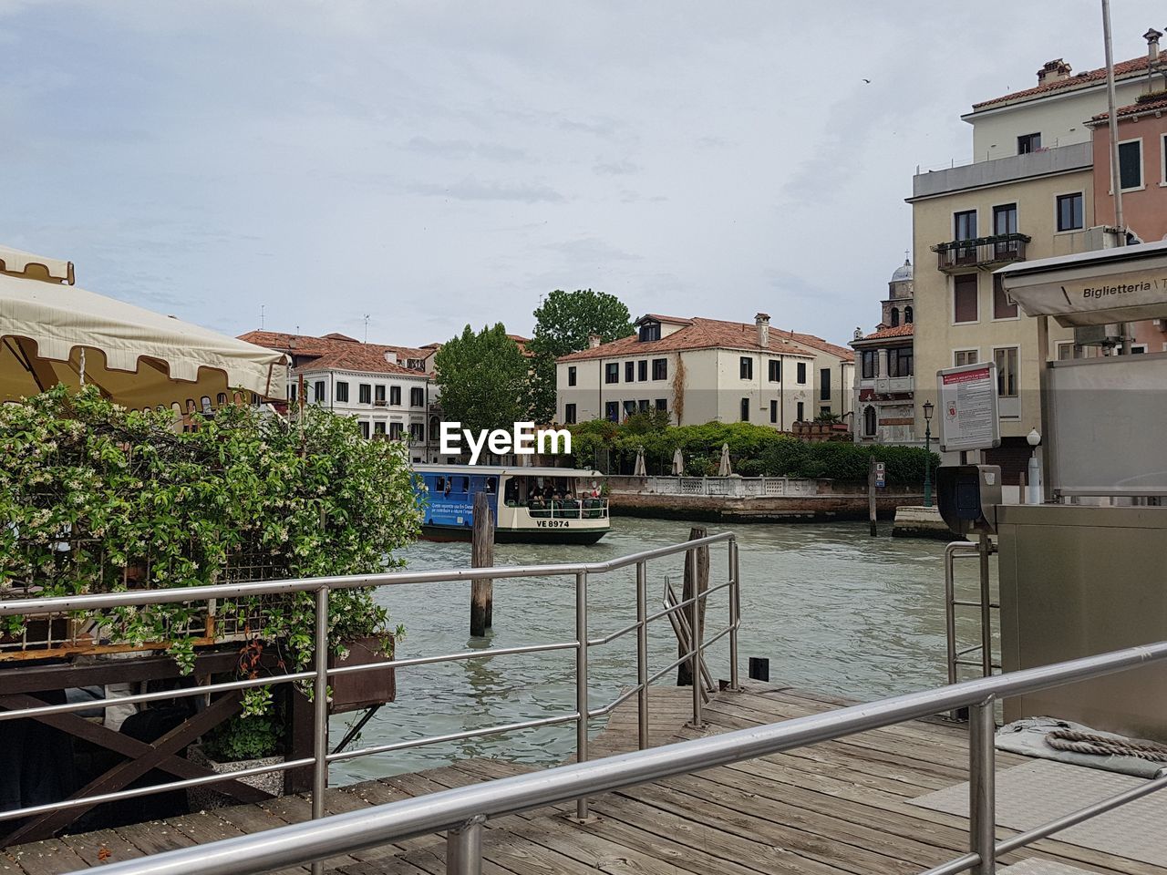 CANAL BY BUILDINGS AGAINST SKY