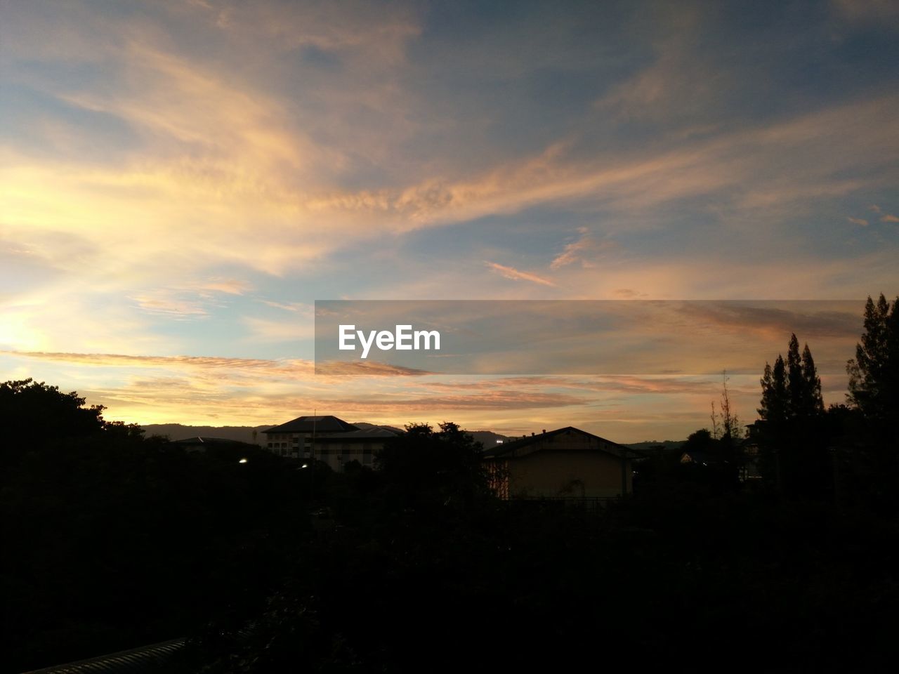 SILHOUETTE BUILDINGS AGAINST SKY DURING SUNSET