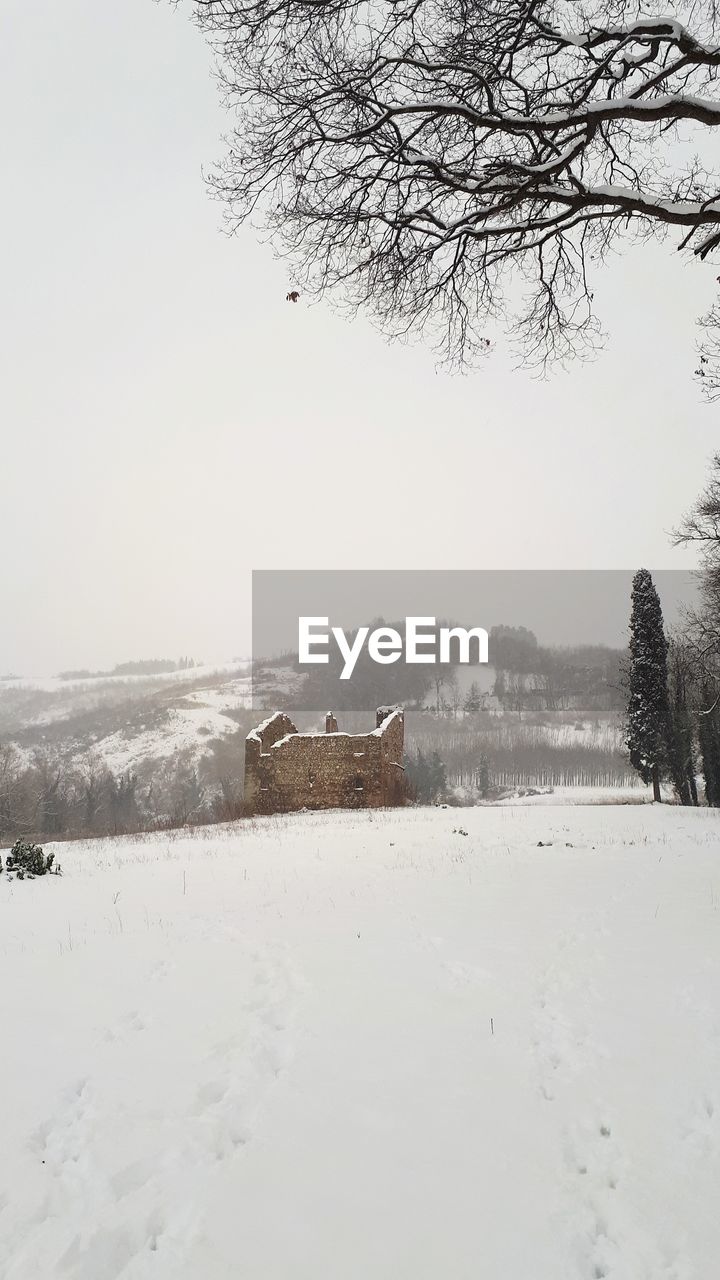 SCENIC VIEW OF SNOW COVERED LANDSCAPE