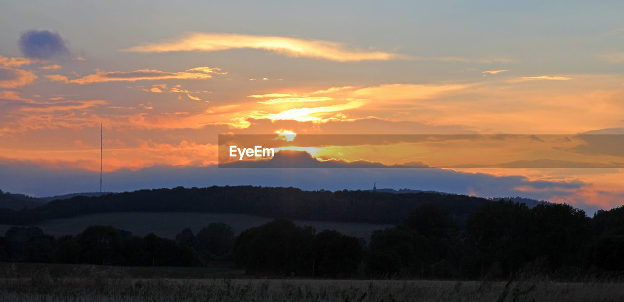 SCENIC VIEW OF LANDSCAPE AGAINST SKY DURING SUNSET