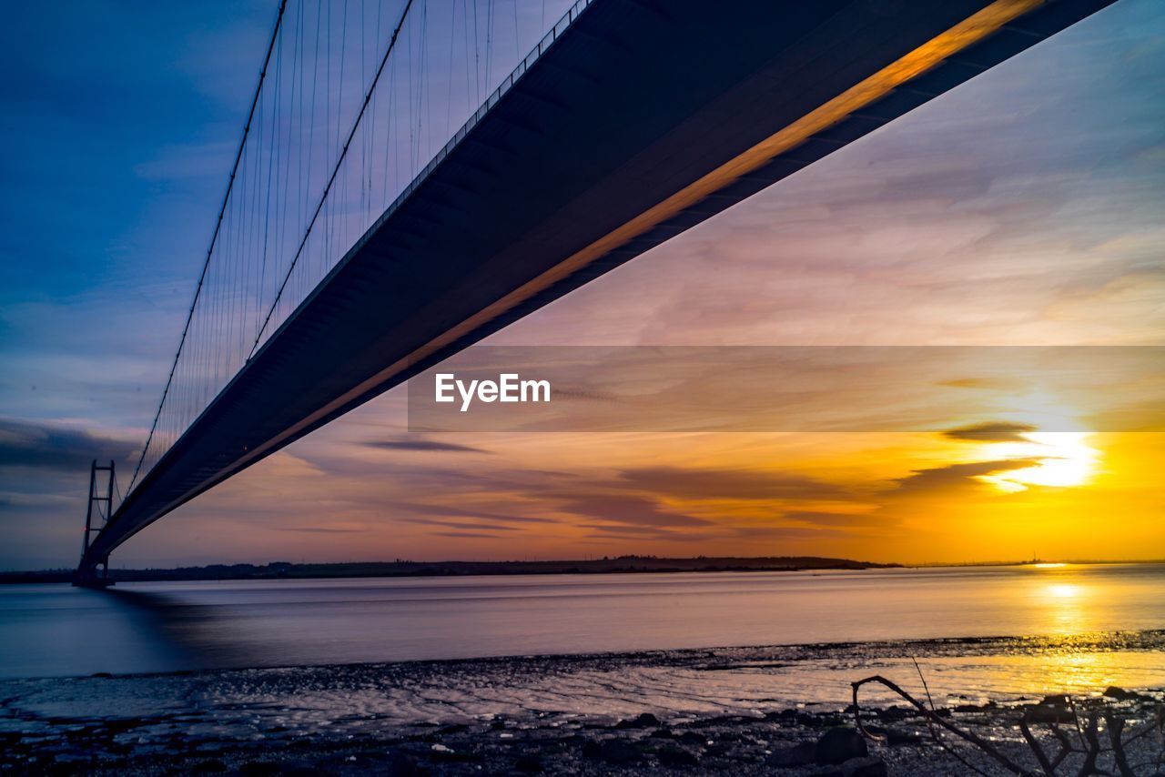 SCENIC VIEW OF SUSPENSION BRIDGE OVER SEA AGAINST SKY