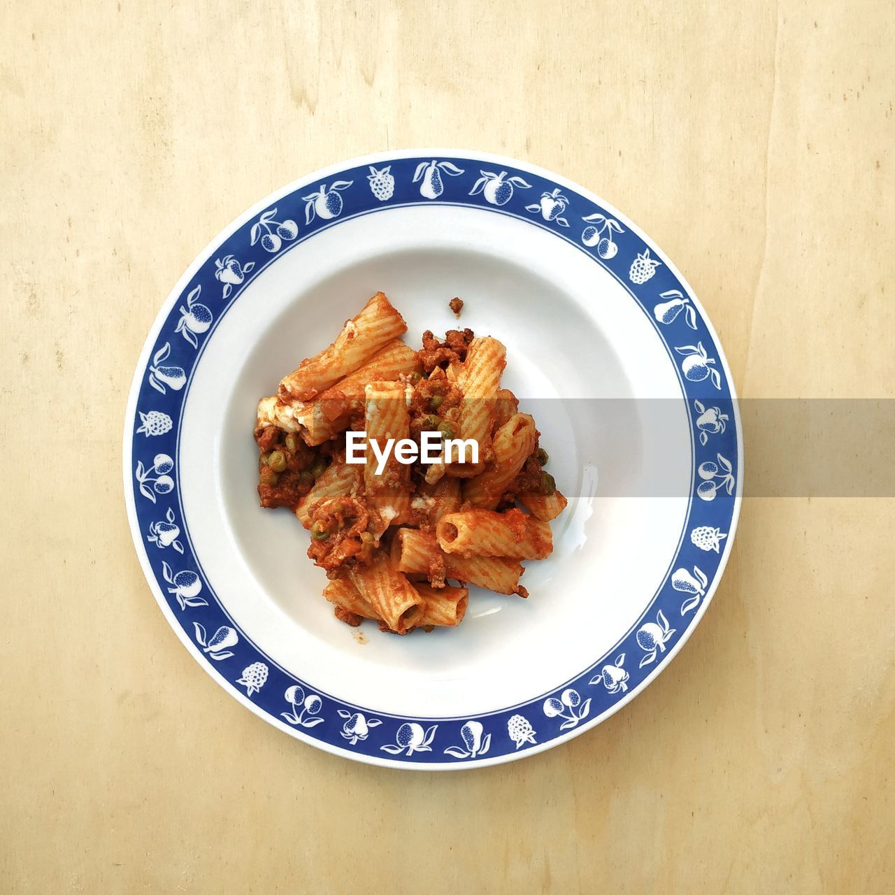 HIGH ANGLE VIEW OF FOOD SERVED IN PLATE ON TABLE