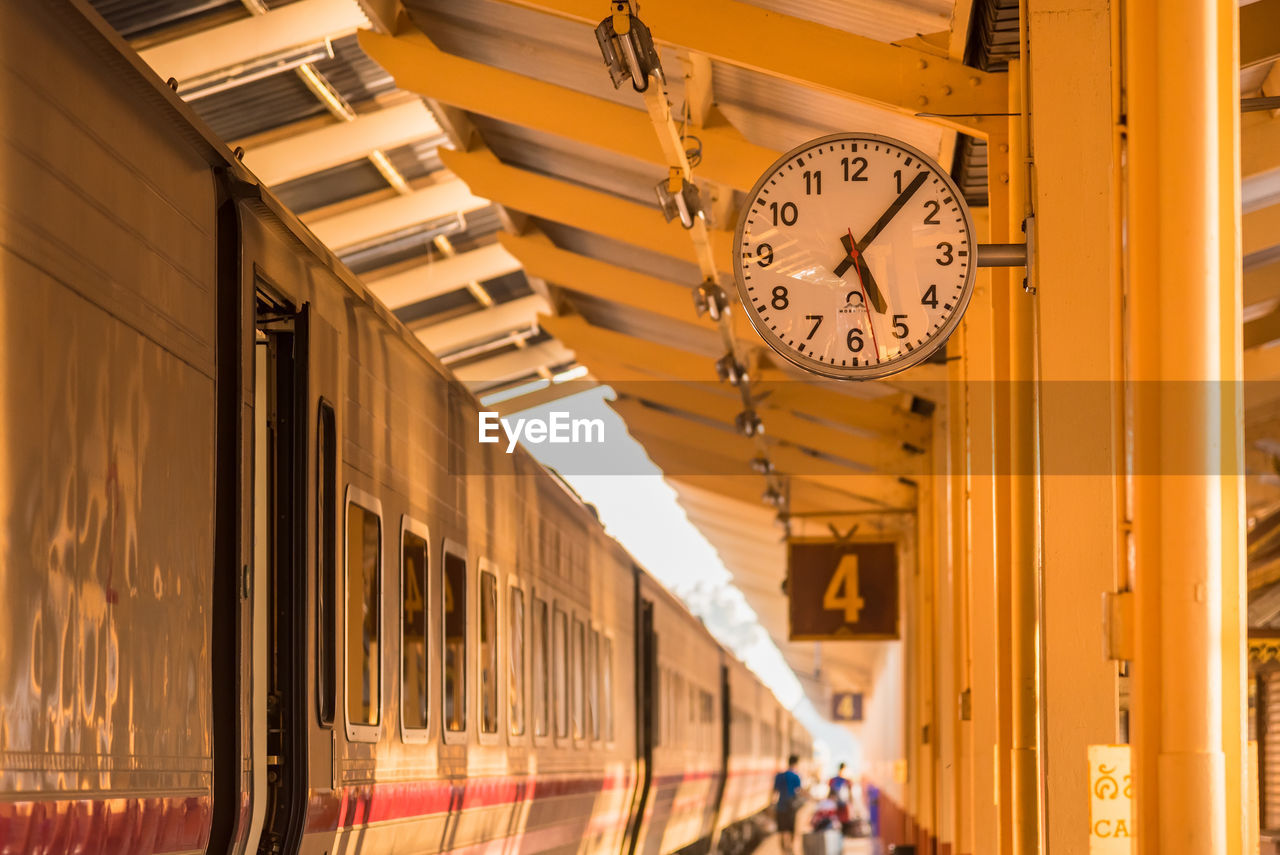 LOW ANGLE VIEW OF TRAIN AT STATION