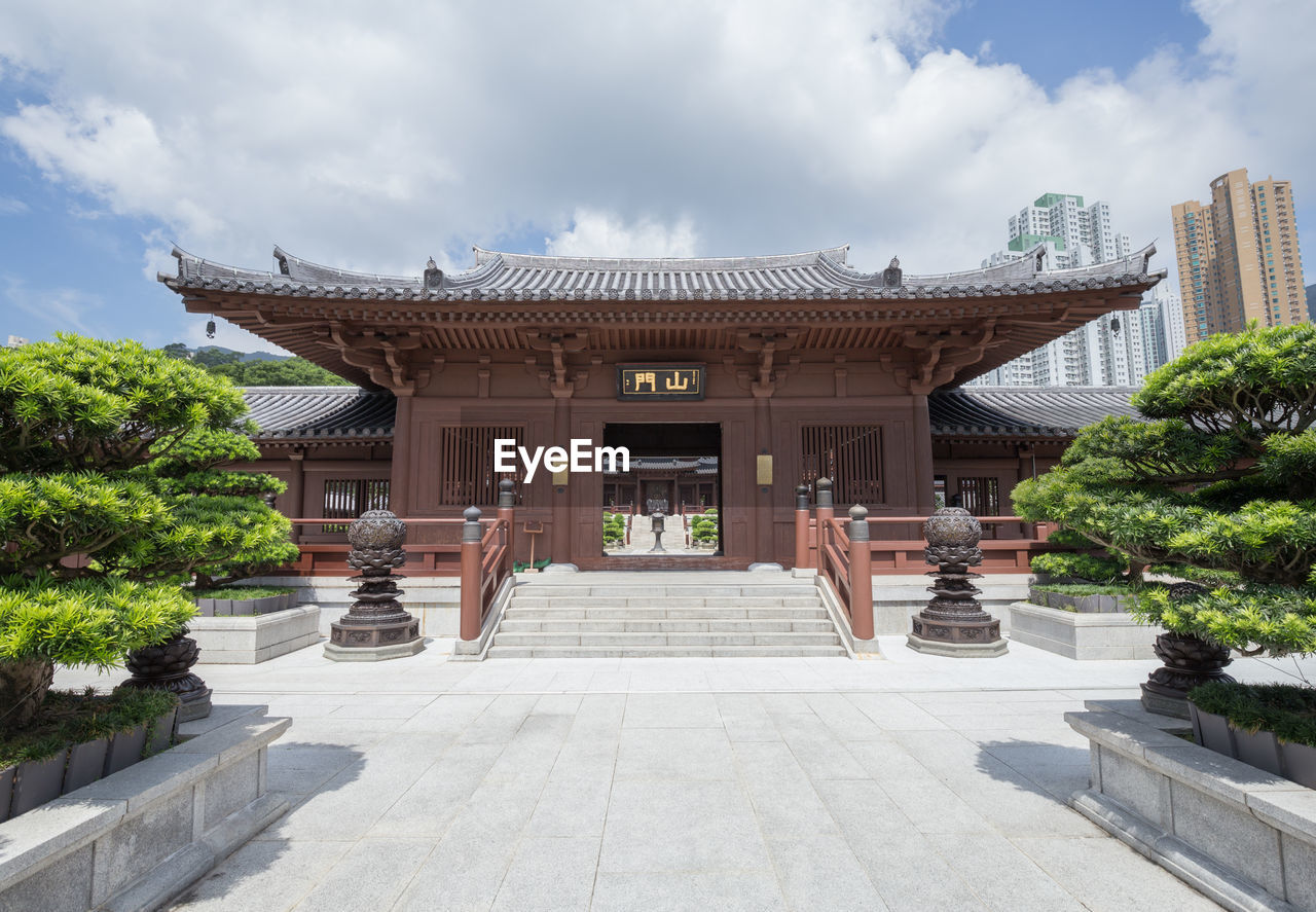 VIEW OF TEMPLE BUILDING AGAINST SKY