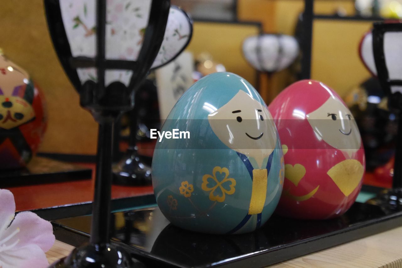 CLOSE-UP OF COLORFUL BALL ON TABLE