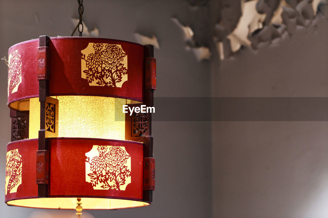 CLOSE-UP OF LANTERN HANGING AT CEILING