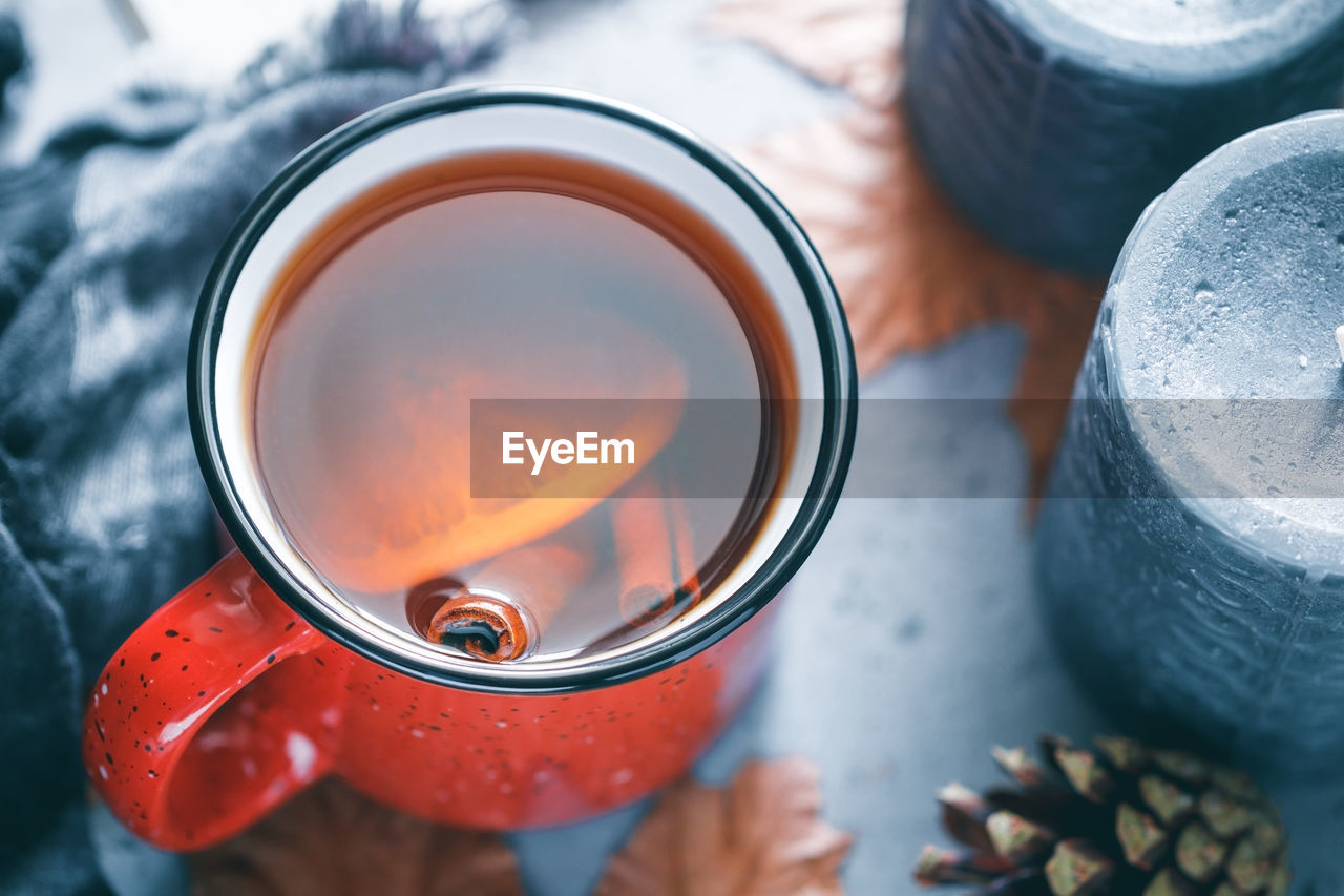 Close-up of cinnamon and lemon slice in black tea