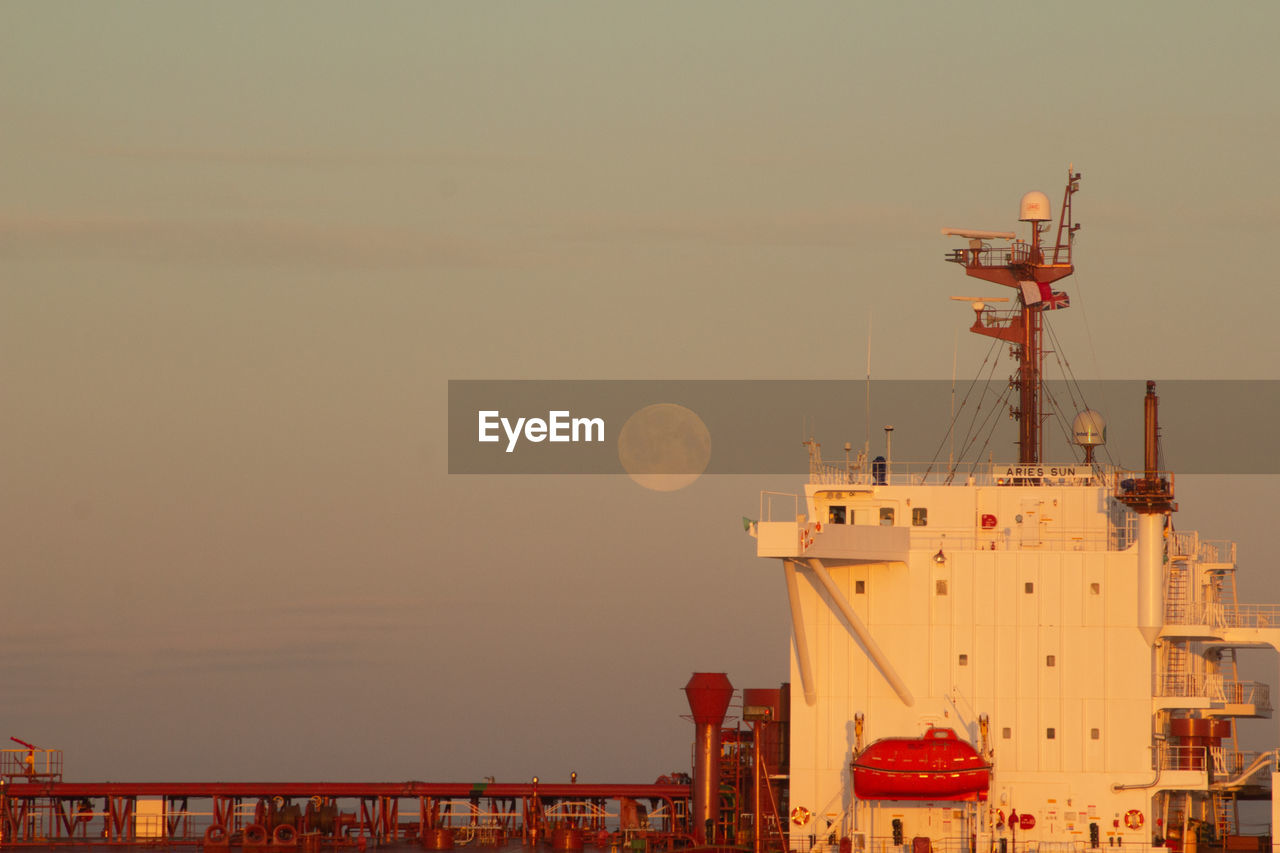 COMMERCIAL DOCK BY SEA AGAINST SKY