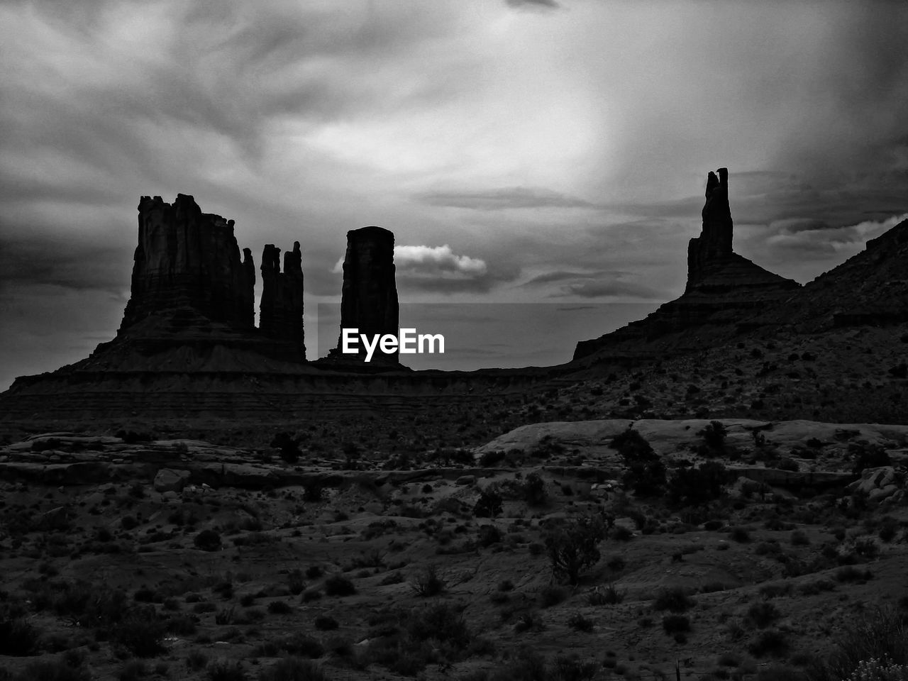 LOW ANGLE VIEW OF OLD RUINS AGAINST CLOUDY SKY