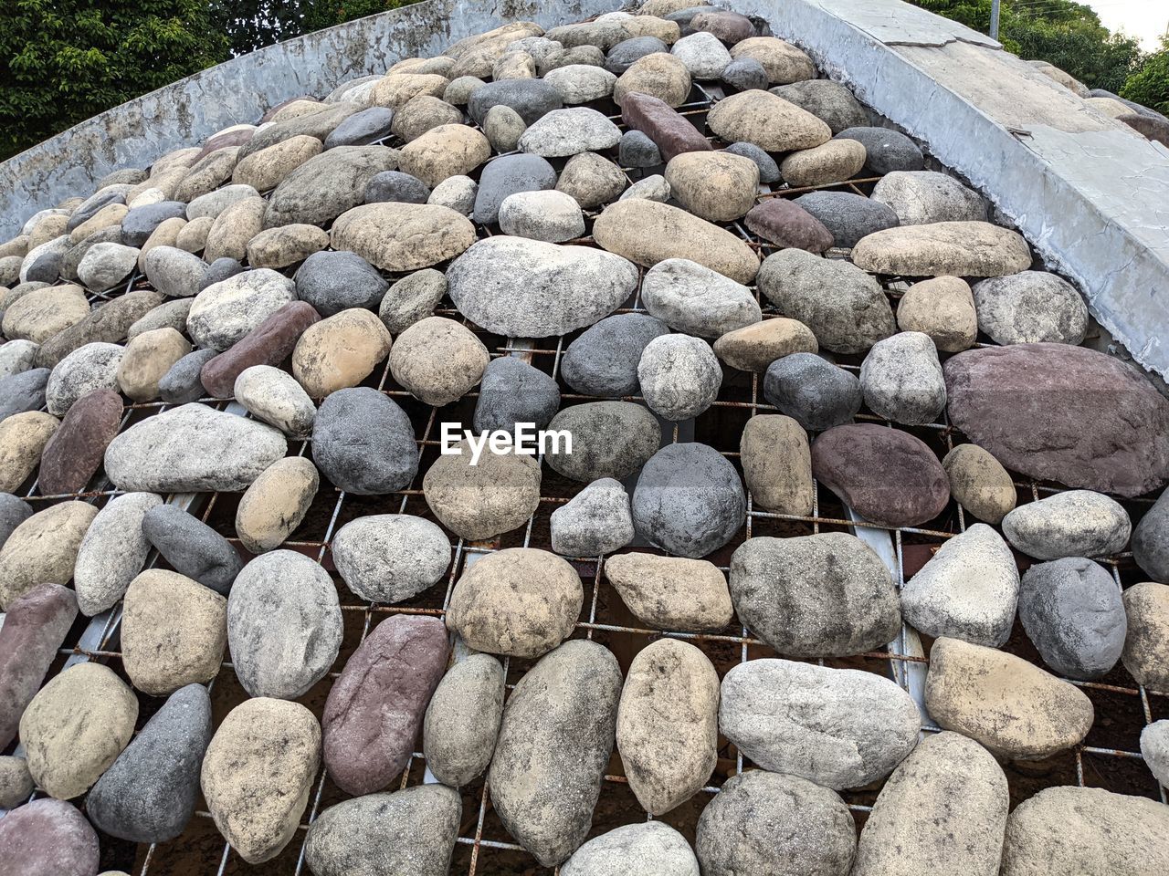 HIGH ANGLE VIEW OF STONES ON SHORE