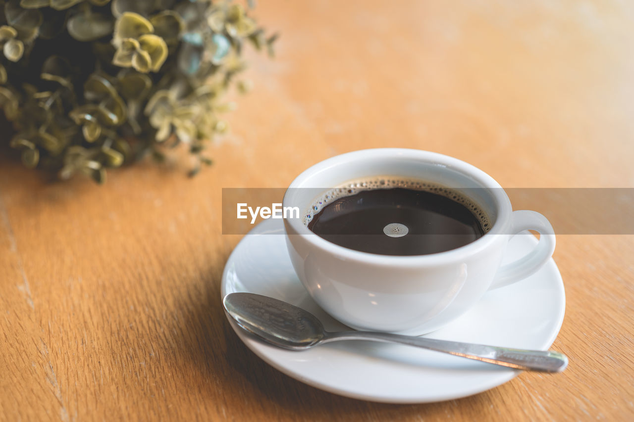 HIGH ANGLE VIEW OF COFFEE CUP AND TEA ON TABLE