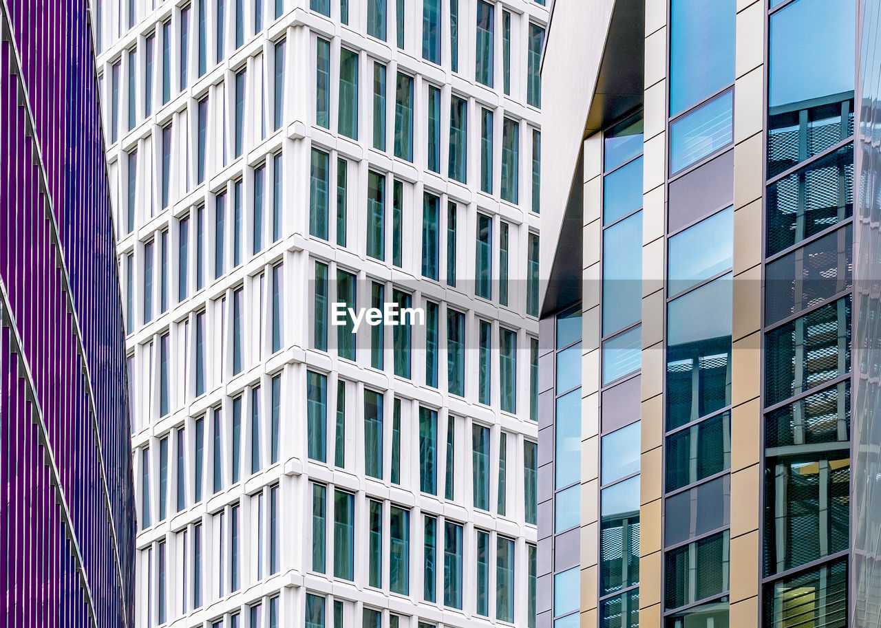 LOW ANGLE VIEW OF MODERN GLASS BUILDING