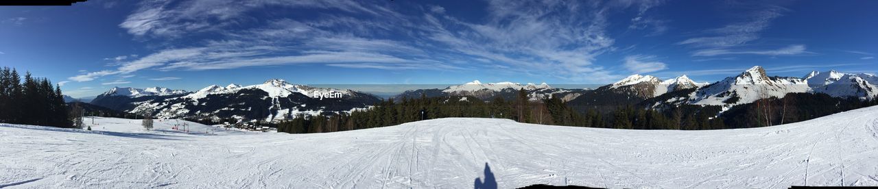 PANORAMIC SHOT OF SNOW COVERED MOUNTAINS AGAINST SKY