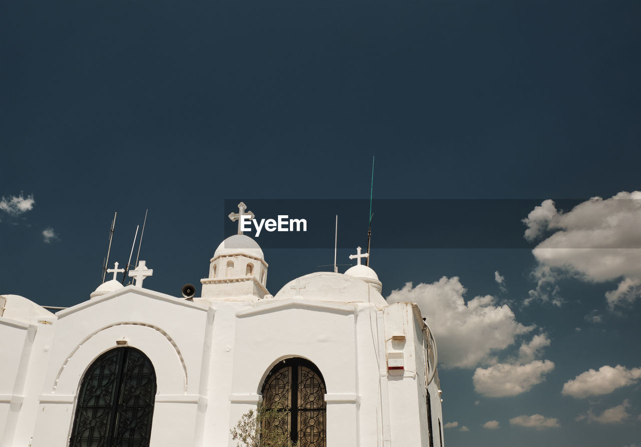 LOW ANGLE VIEW OF CATHEDRAL AGAINST SKY