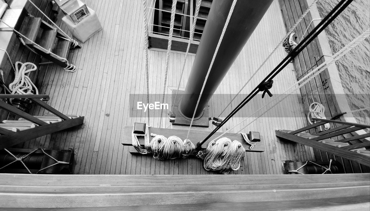 HIGH ANGLE VIEW OF ROPES HANGING ON ROPE