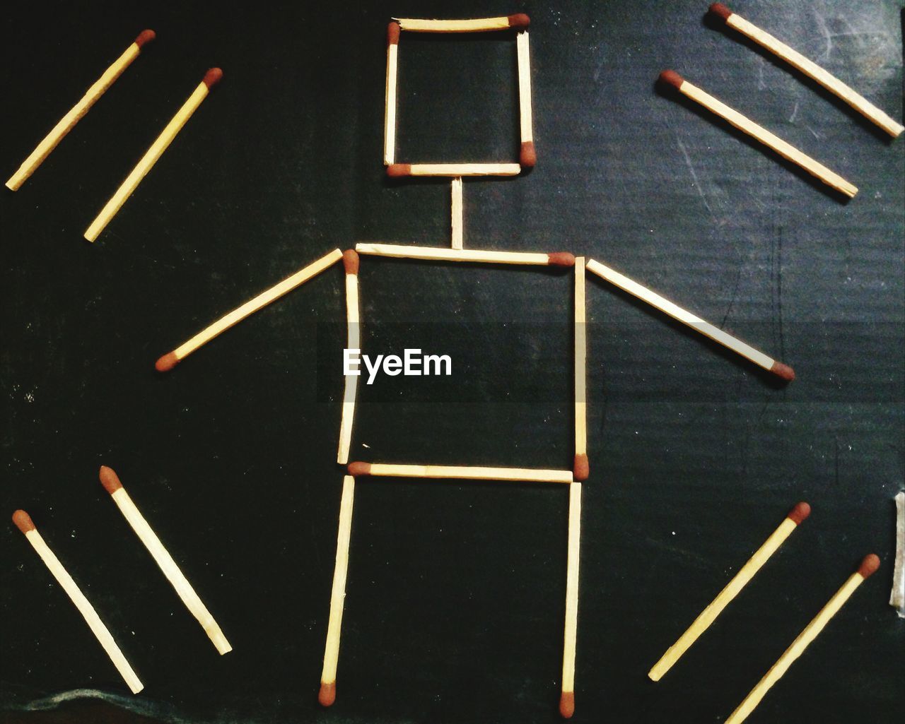 CLOSE-UP OF PENCIL ON WOODEN TABLE