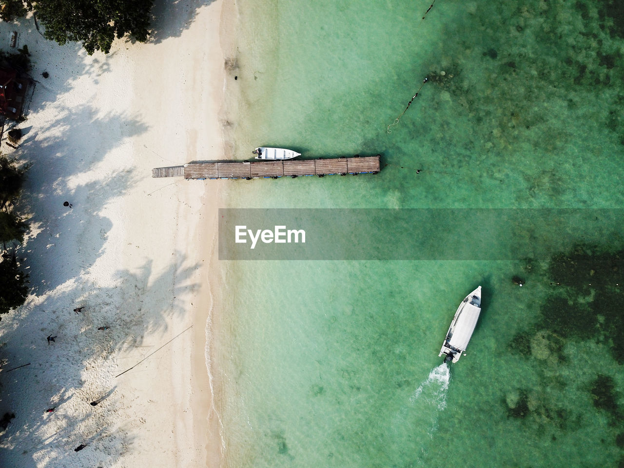 HIGH ANGLE VIEW OF DECK CHAIRS ON SHORE