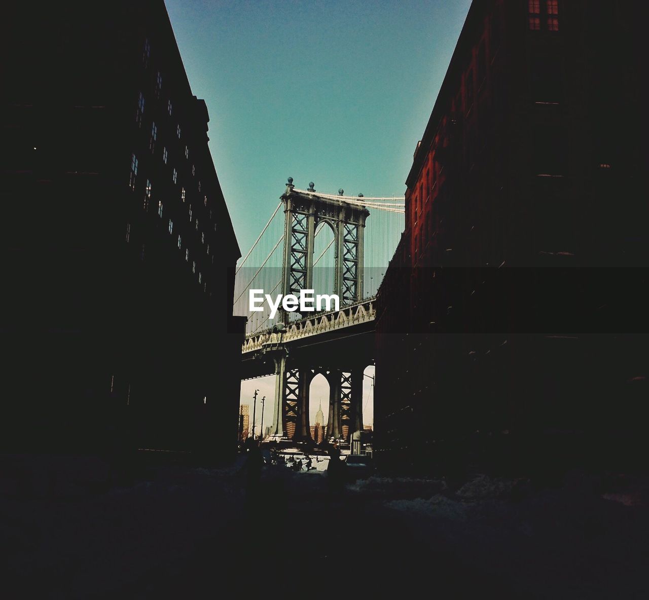 Low angle view of manhattan bridge and buildings in city