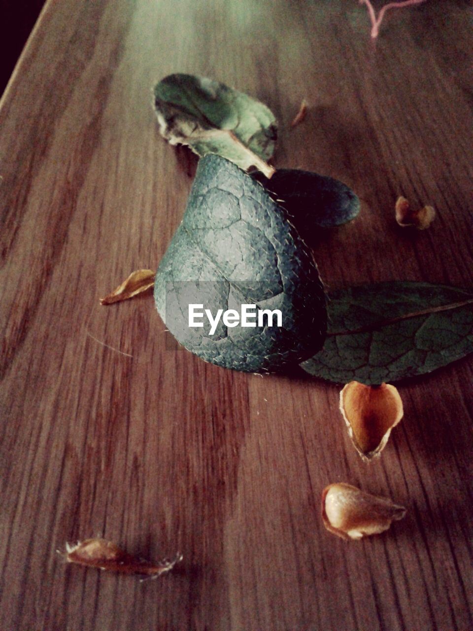 CLOSE-UP OF WOODEN WOODEN FLOOR