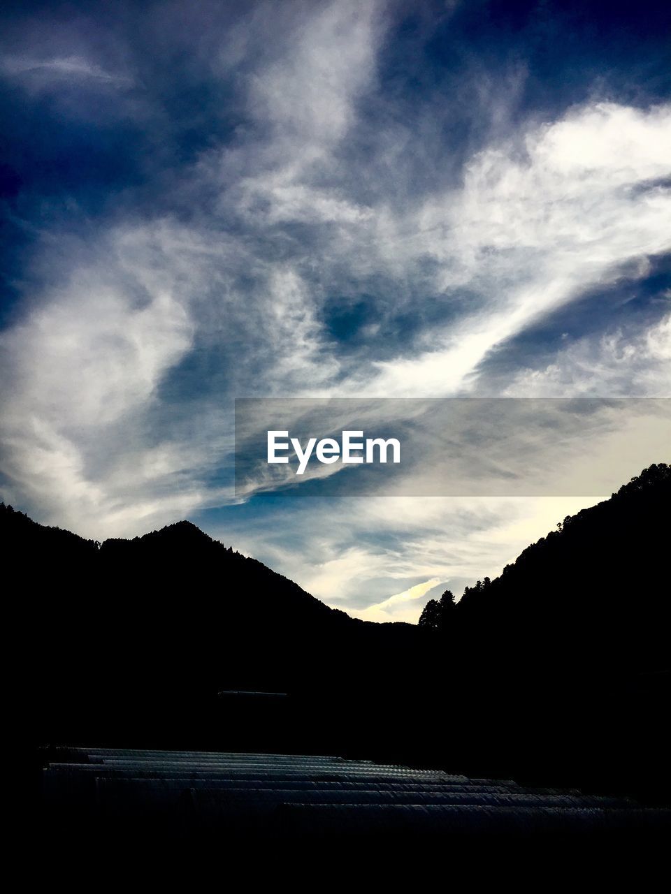 SILHOUETTE OF MOUNTAIN RANGE AGAINST SKY