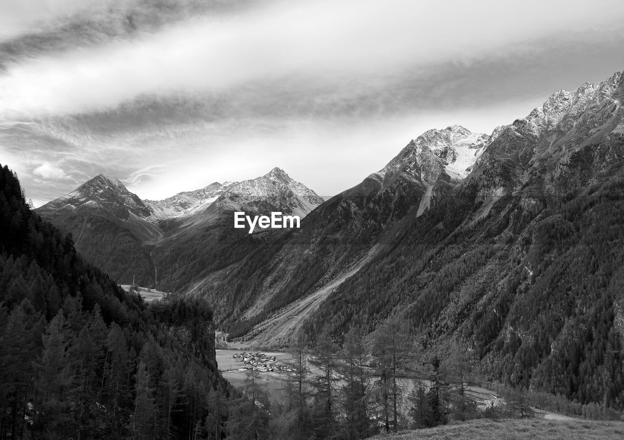 SCENIC VIEW OF MOUNTAIN RANGE AGAINST SKY