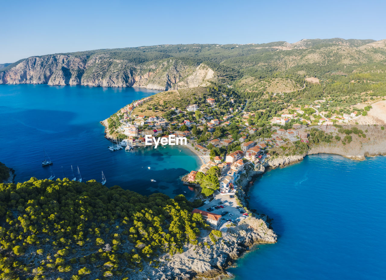 HIGH ANGLE VIEW OF BAY AND SEA AGAINST SKY