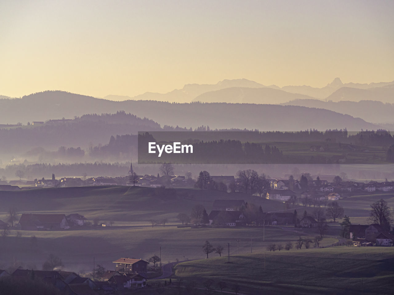 SCENIC VIEW OF LANDSCAPE AND MOUNTAINS AGAINST SKY DURING SUNRISE