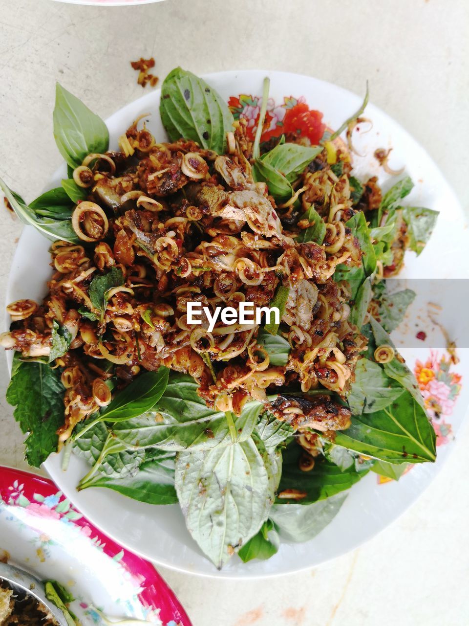 HIGH ANGLE VIEW OF FOOD ON TABLE