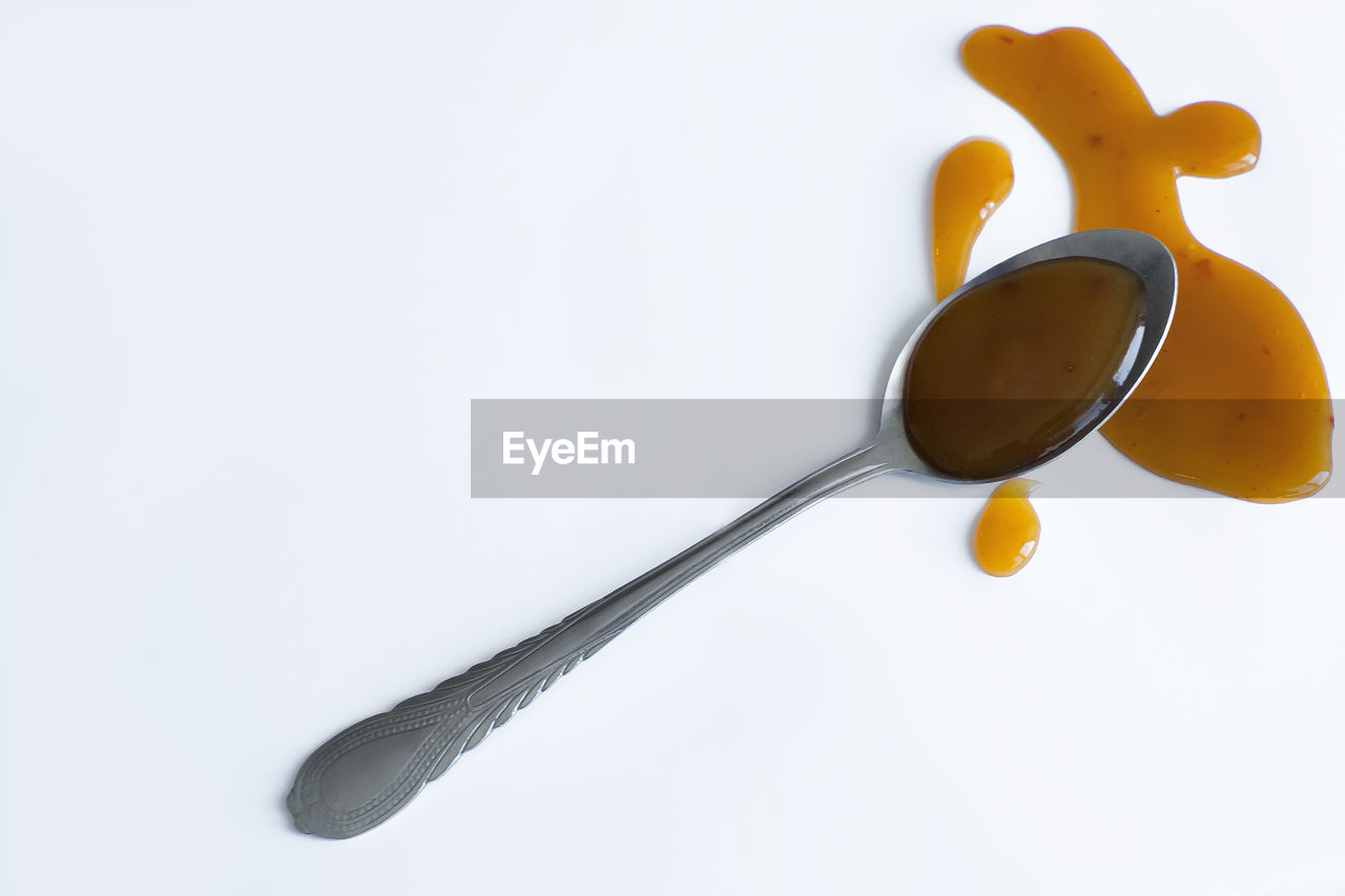 HIGH ANGLE VIEW OF ORANGE ON WHITE BACKGROUND