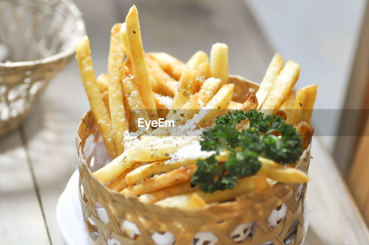 CLOSE-UP OF BURGER AND FRIES IN BOWL