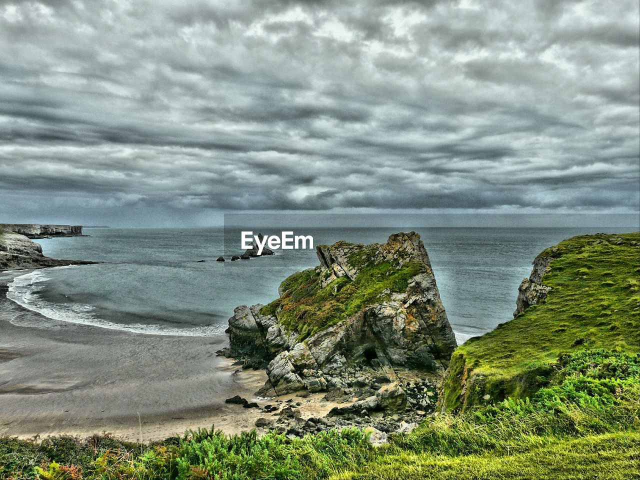 VIEW OF SEA AGAINST CLOUDY SKY