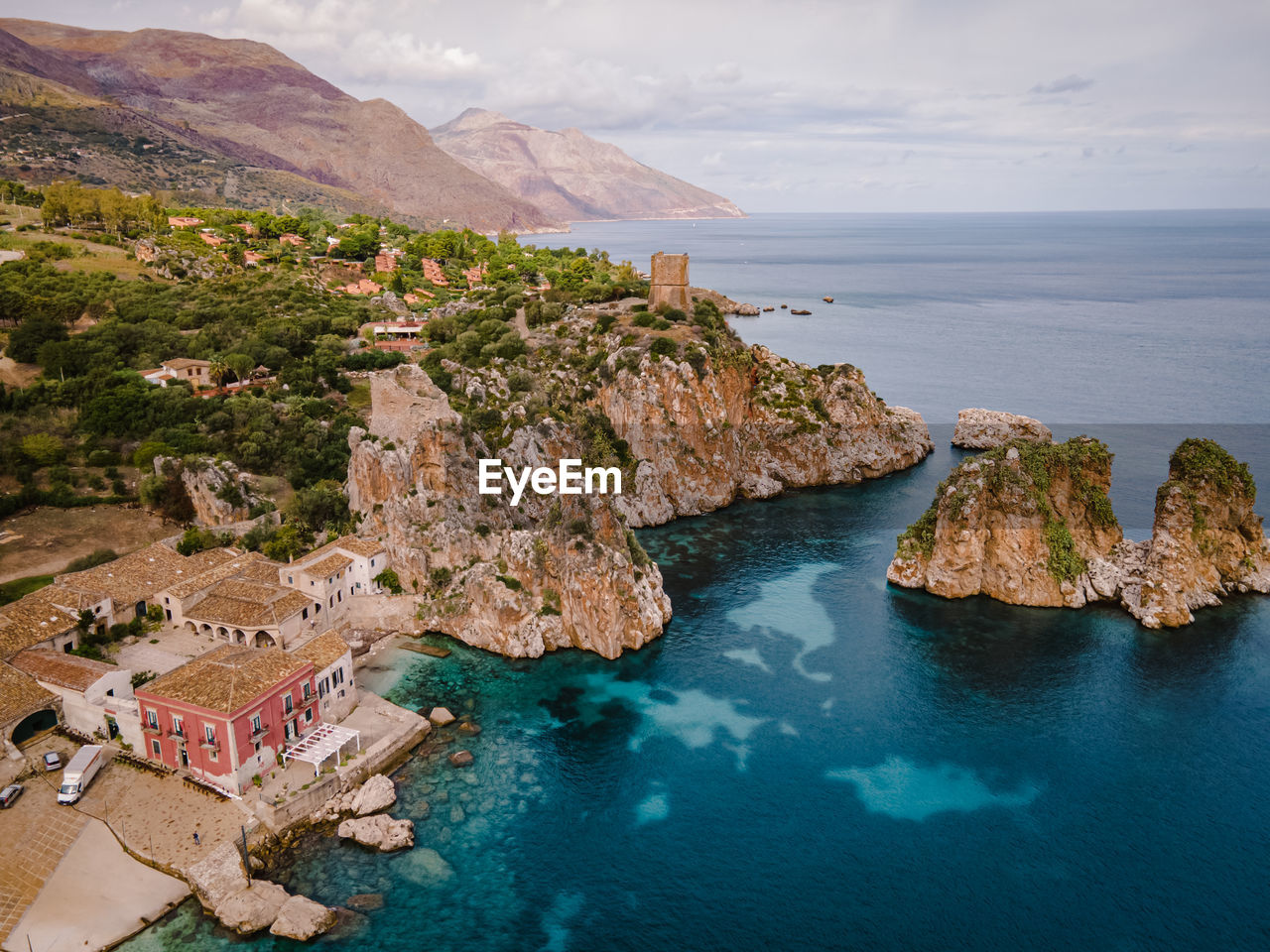 SCENIC VIEW OF SEA AND ROCKS