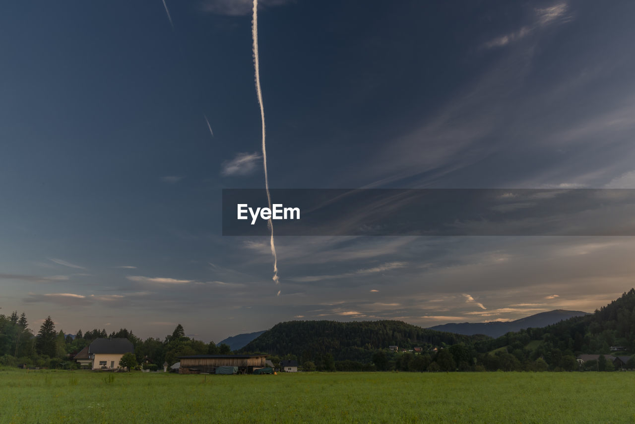 SCENIC VIEW OF FARM AGAINST SKY