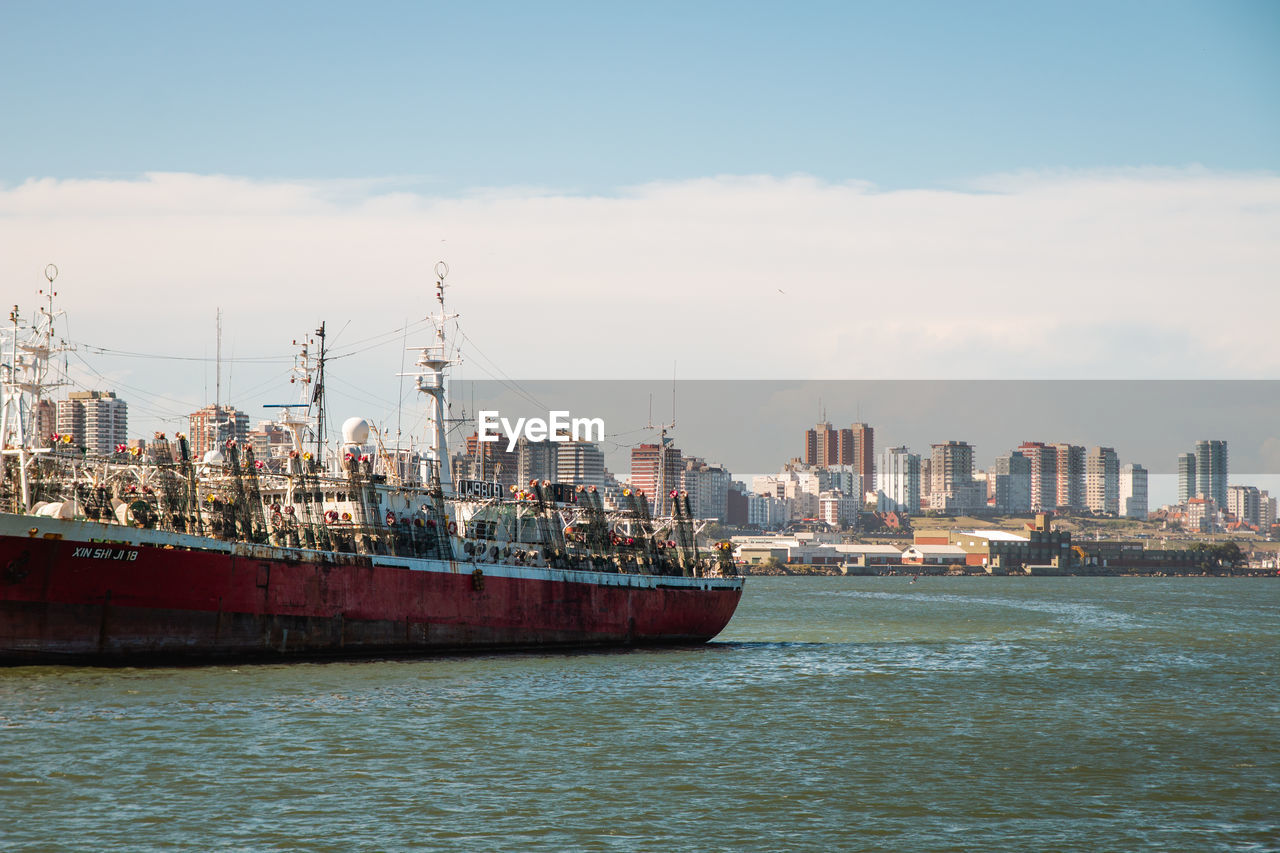 CITY BY SEA AGAINST SKY IN BACKGROUND