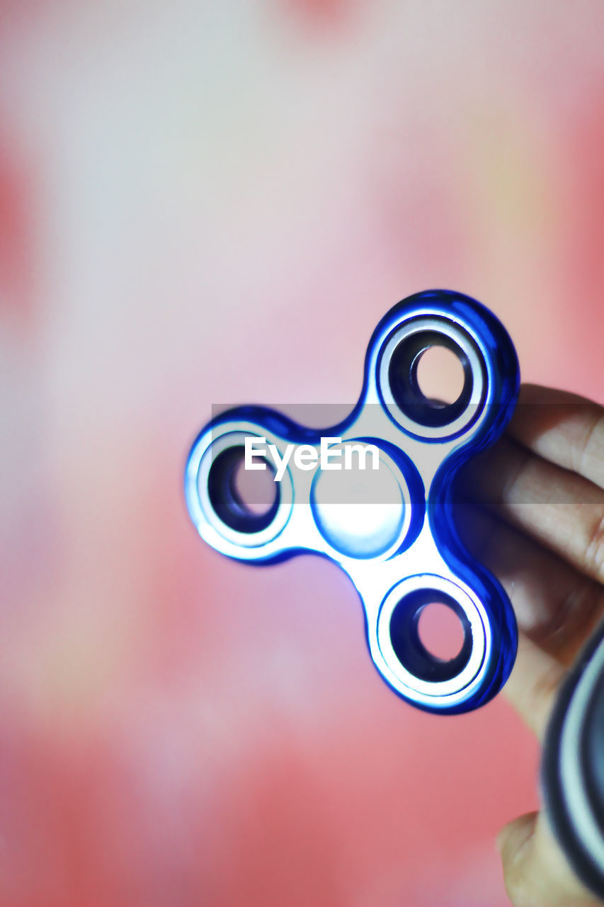 Cropped hand holding spinner toy