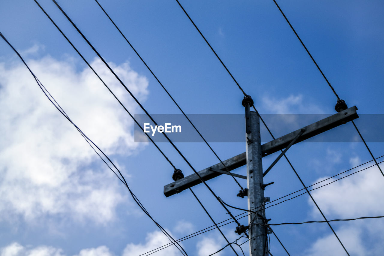 LOW ANGLE VIEW OF POWER LINES AGAINST CLOUDY SKY
