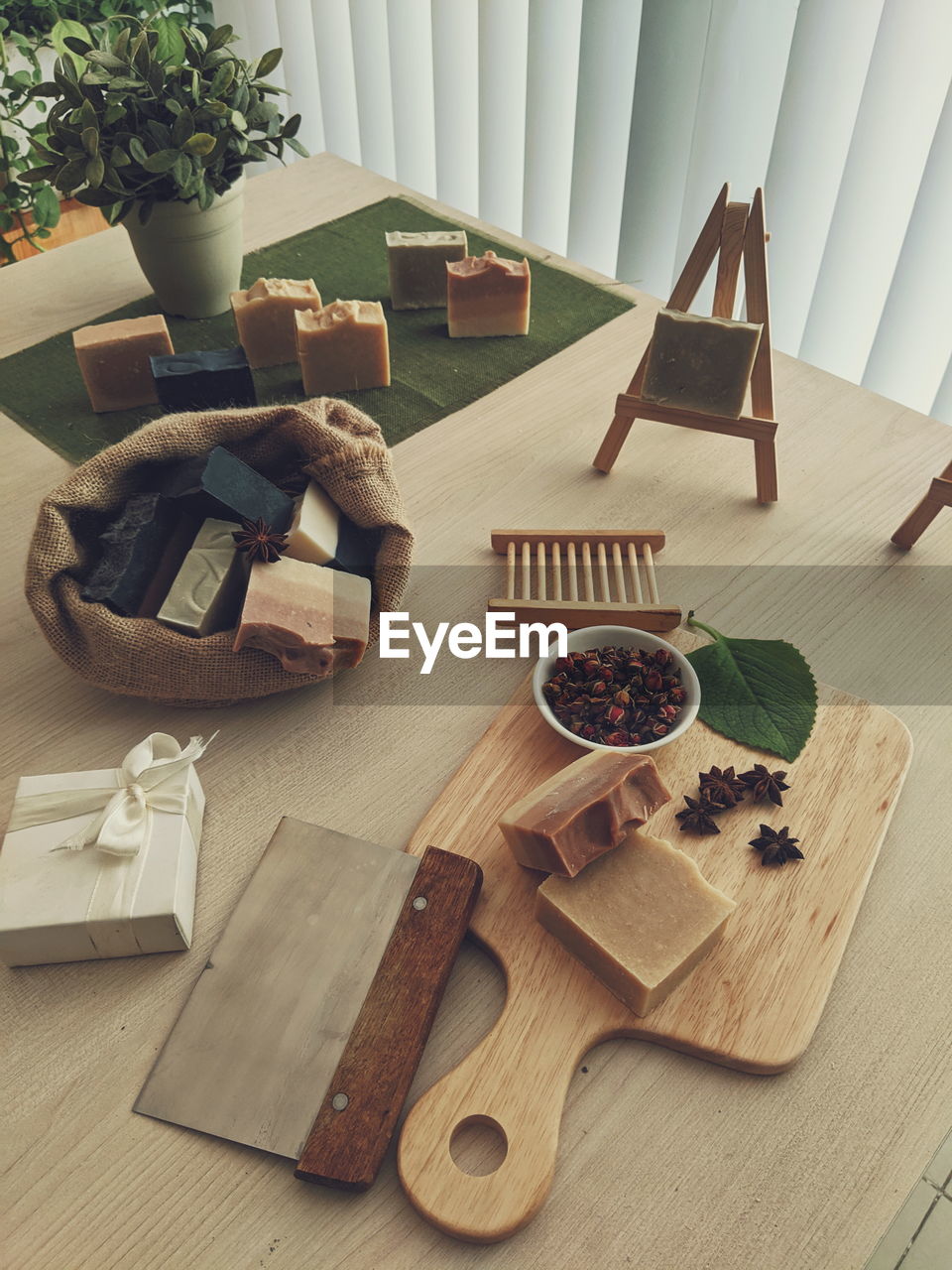 HIGH ANGLE VIEW OF POTTED PLANTS ON TABLE