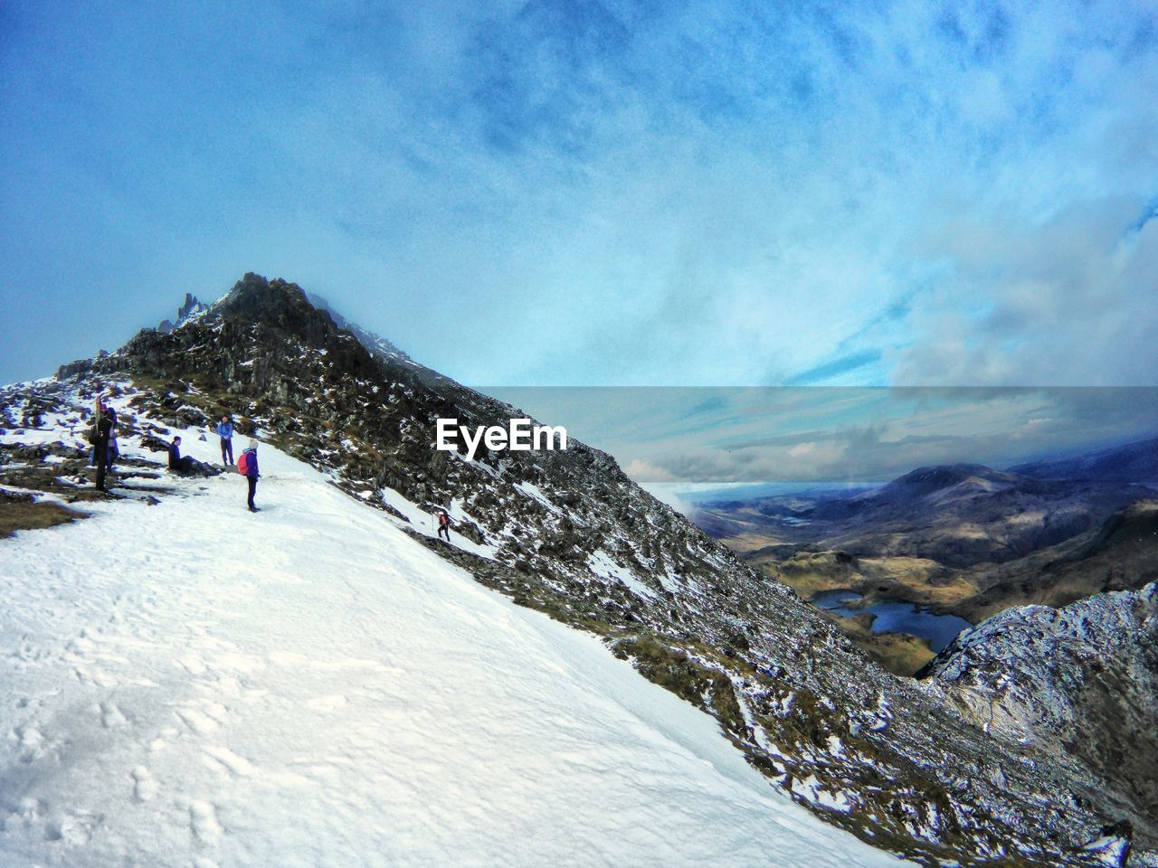 SCENIC VIEW OF SNOWCAPPED MOUNTAINS AGAINST SKY DURING WINTER